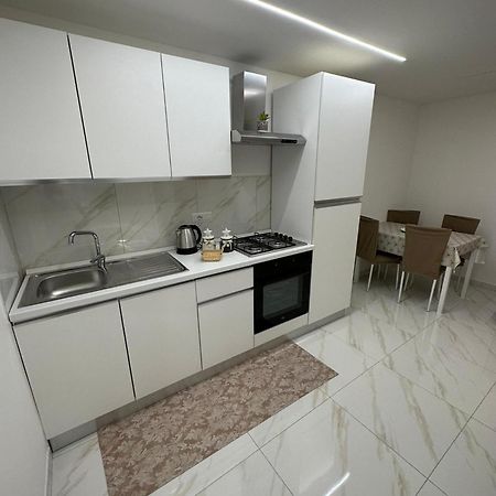 Dimora Nei Quartieri Spagnoli Napoli Bagian luar foto