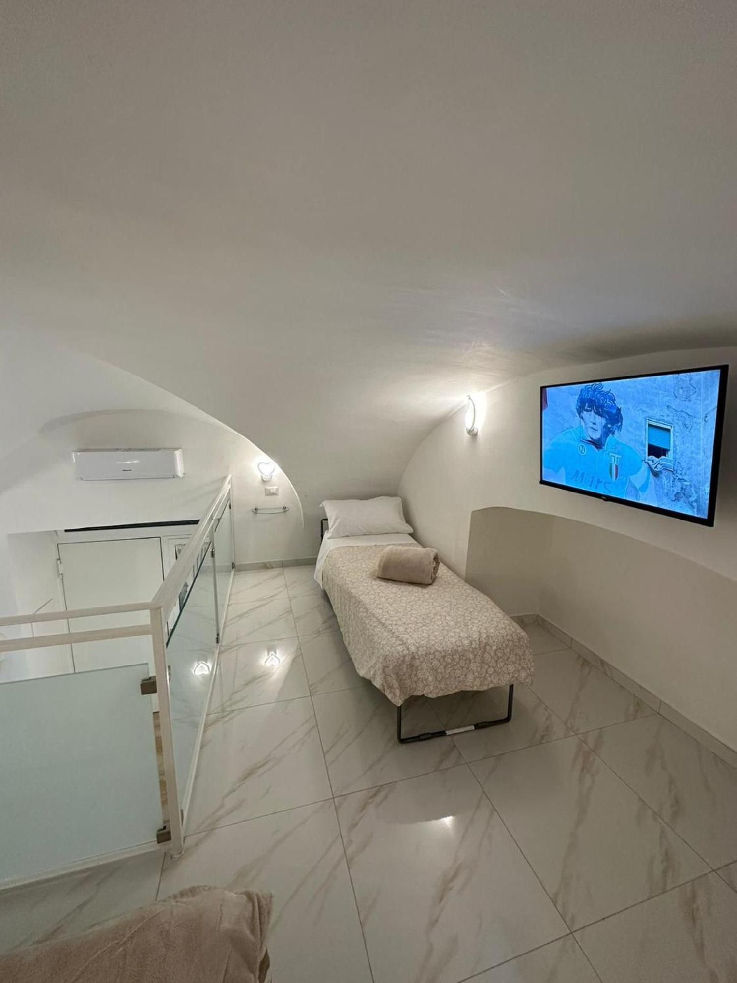 Dimora Nei Quartieri Spagnoli Napoli Bagian luar foto